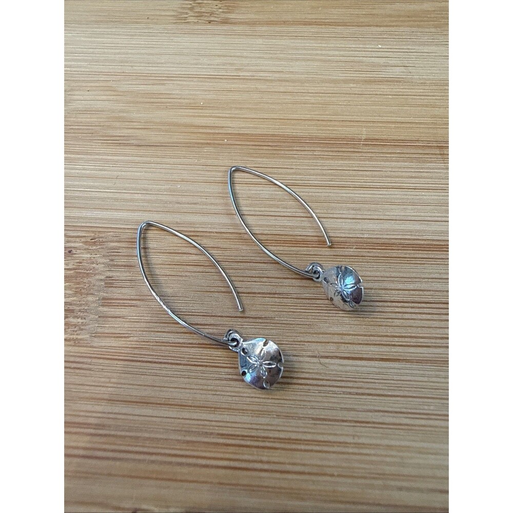 Silver Dainty Sand Dollar Dangle Drop Earrings Vintage Unbranded